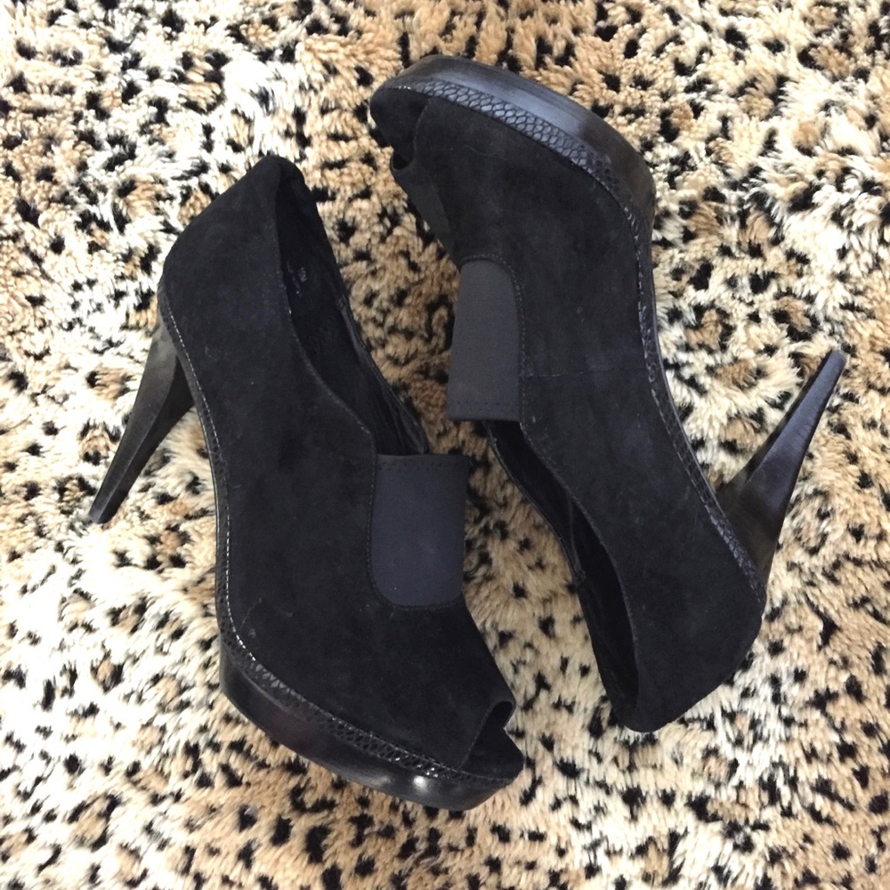 Moda Spana platform heels in black suede—women’s 10M